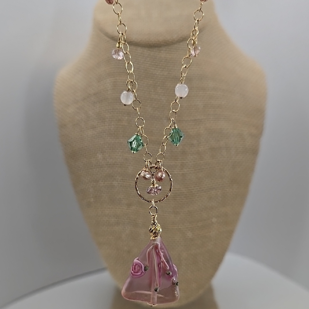 Elegant Pink Glass and SwarGold Necklace